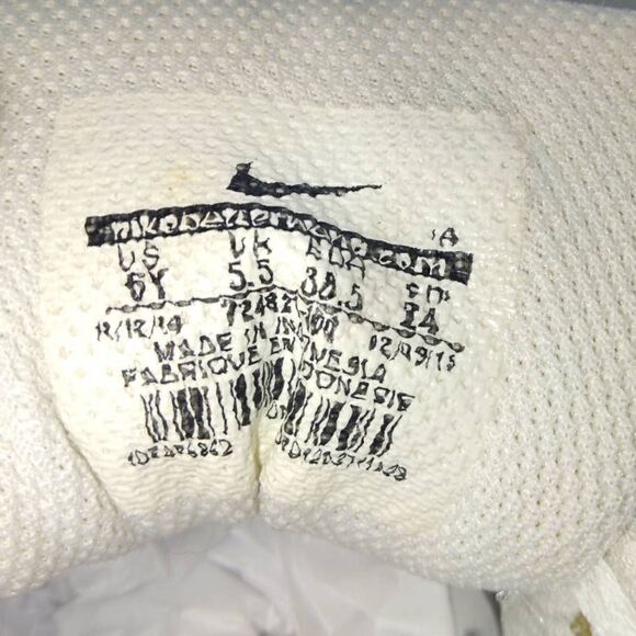 Nike Air Max 90 LTR GS Girl's Pre-owned Ivory and White Sneakers - sz. 6Y - Picture 6 of 6